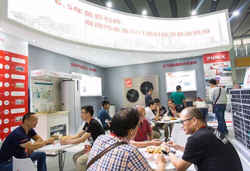 芬尼空气能热水器新品亮相亚太热水展