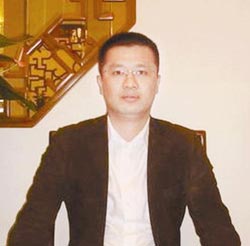 区庚权